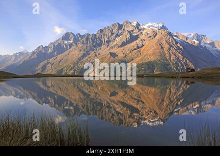 Frankreich, Hautes-Alpes Villar-d'Arêne, der See von Pontet, Reflexion und Licht im Herbst Stockfoto