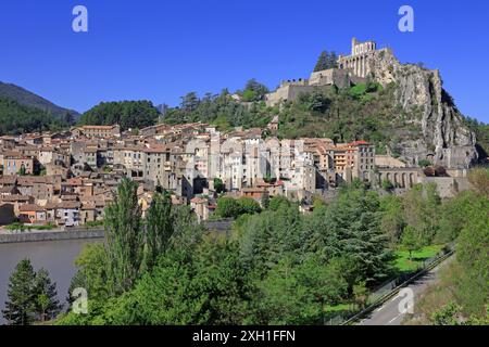 Frankreich, Alpes-de-Haute-Provence, Sisteron, am Ufer der Zitadelle Durance Stockfoto