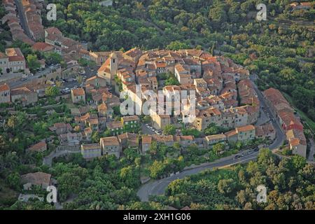 Frankreich, Departement Var, Ramatuelle, Dorf auf der Halbinsel Saint-Tropez (Luftbild) Stockfoto