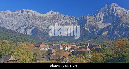 Frankreich, Departement Isère, Tréminis, Bergdorf am Fuße des Grand Ferrand und des Obiou Stockfoto