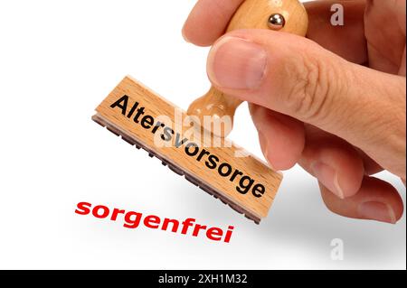 Altersvorsorge ein Holzstempel ist beschriftet mit dem Aufdruck: Altersvorsorge und dem Abdruck sorgenfrei *** Altersvorsorge Ein Holzstempel ist beschriftet mit dem Aufdruck Stockfoto