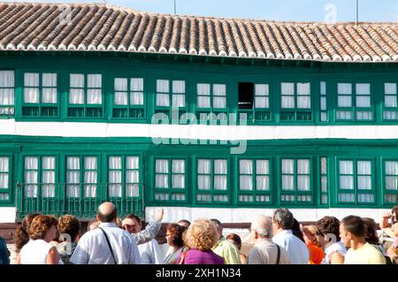 Menschen am Hauptplatz, Nahaufnahme. Almagro, Provinz Ciudad Real, Castilla La Mancha, Spanien. Stockfoto