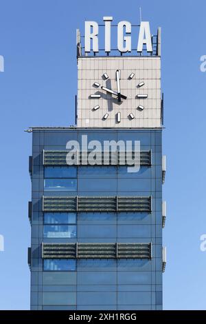 Riga Hauptbahnhof Uhrenturm in Lettland Stockfoto