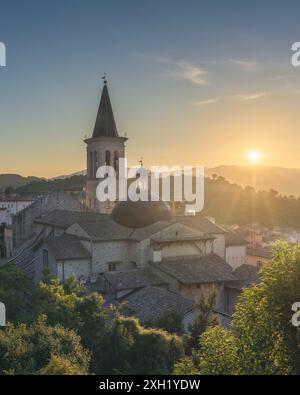 Spoleto, Santa Maria Assunta oder Kathedrale Saint Mary duomo bei Sonnenuntergang. Provinz Perugia, Region Umbrien, Italien, Europa. Stockfoto