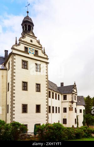 Schloss Lauenstein prägt majestätisch über dem Müglitztal Sachsen. Es ist Teil des UNESCO-Weltkulturerbes Stockfoto