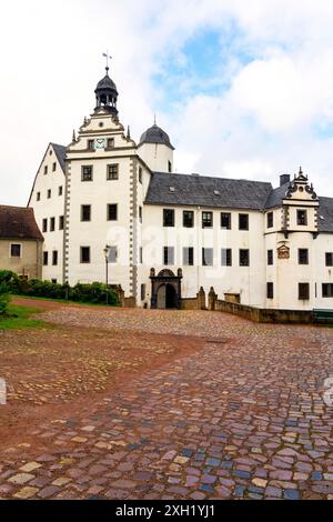 Schloss Lauenstein prägt majestätisch über dem Müglitztal Sachsen. Es ist Teil des UNESCO-Weltkulturerbes Stockfoto