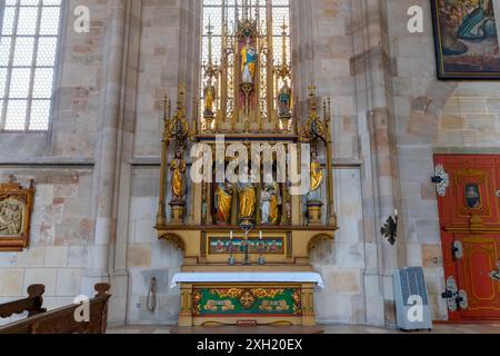 Josephs Altar aus dem 16. Jahrhundert in der St. Georgskirche in Dinkelsbühl. Deutschland. Die Altstadt stammt aus dem 14. Jahrhundert und ist heute ein geschütztes A Stockfoto