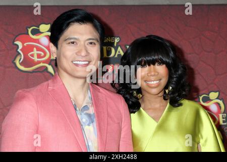 Paolo Montalba n, Brandy at Arrivals for DESENDANTS: THE RISE OF RED Premiere, The Walt Disney Studios Lot, Los Angeles, CA, 10. Juli 2024. Foto: Priscilla Grant/Everett Collection Stockfoto