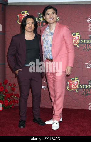 Tristan Padil, Paolo Montalban bei Arrivals for DESENDANTS: THE RISE OF RED Premiere, The Walt Disney Studios Lot, Los Angeles, CA, 10. Juli 2024. Foto: Priscilla Grant/Everett Collection Stockfoto