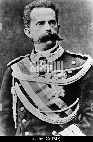 1900 Archivio Storico Olycom/LaPresse Vittorio Emanuele III di Savoia (Vittorio Emanuele Ferdinando Maria Gennaro di Savoia; Neapel, 11. Novembre 1869 - Alessandria d'Egitto, 28 dicembre 1947) è stato Re d'Italia (dal 1900 al 1946), Imperatore d'Etiopia (dal 1936 al 1943), Primo Maresciallo dell'Impero (dal 4 aprile 1938) e Re d'Albanien (dal 1939 al 1943). Abdicò il 9 maggio 1946 e gli succedette il figlio Umberto II. Nella Foto: Vittorio Emanuele III padre di re Umberto II auf dem Foto: Vittorio Emanuele III, Vater von König Umberto II. Credit: LaPresse/Alamy Live News Stockfoto