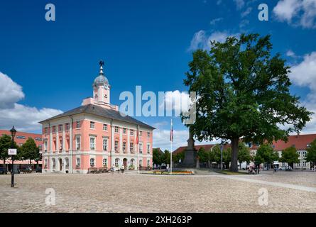 Marktplatz und historisches Rathaus von Templin, Uckermark, Brandenburg, Deutschland, Europa Stockfoto