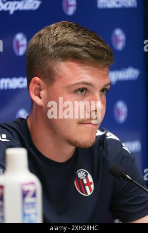 Bologna, Italien. Juli 2024. Bologna, Casteldebole, sede del bologna FC, Presentazione alla stampa del nuovo giocatore Emil Holm11 Luglio 2024 ( Foto Guido Calamosca/LaPresse ) Bologna, Bologna, Casteldebole, Heimstadion des FC Bologna, Präsentation des neuen Spielers Emil Holm an die Presse Region Feed News - Bologna, Italien - 11. JUL 2024 ( Foto Guido Calamosca/LaPresse ) Credit: LaPresse/Alamy Live News Stockfoto