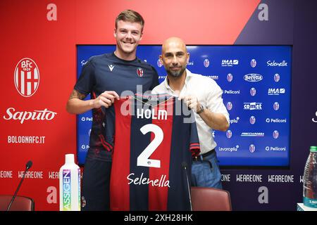 Bologna, Italien. Juli 2024. Bologna, Casteldebole, sede del bologna FC, Presentazione alla stampa del nuovo giocatore Emil Holm11 Luglio 2024 ( Foto Guido Calamosca/LaPresse ) Bologna, Bologna, Casteldebole, Heimstadion des FC Bologna, Präsentation des neuen Spielers Emil Holm an die Presse Region Feed News - Bologna, Italien - 11. JUL 2024 ( Foto Guido Calamosca/LaPresse ) Credit: LaPresse/Alamy Live News Stockfoto