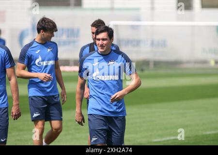 Sankt Petersburg, Russland. Juli 2024. Vjatscheslaw Karavaev (15), vom Fußballverein Zenit, der während eines offenen Trainings in der Trainingsbasis Zenit FC in Sankt Petersburg vor dem Fußballspiel Zenit Sankt Petersburg – Krasnodar, Olimpbet Russian Football Super Cup 2024, das in Wolgograd ausgetragen wird, zu sehen war. Quelle: SOPA Images Limited/Alamy Live News Stockfoto