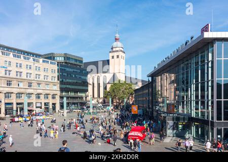 Köln Hauptbahnhof, Kirche St. Maria Himmelfahrt, Vorführung am Bahnhofsvorplatz Köln, Köln Nordrhein-Westfalen, Nord-RHI Stockfoto