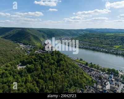 Drohnenansicht auf die Marksburg in Braubach unter Koblenz am rhein. Stockfoto