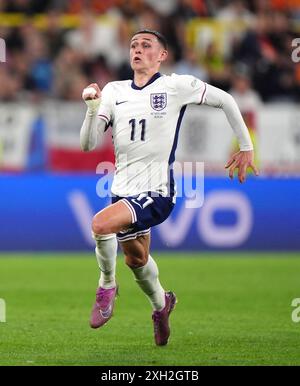 Dateifoto vom 10. Oktober 07/24 von Phil Foden während des Halbfinalspiels der UEFA Euro 2024 im BVB Stadion Dortmund in Dortmund. Joe Makin, Fußballentwicklungsbeauftragter im Rotdish Vulcans Club in Stockport, unterrichtete von 2007 bis 2008 „Shining Light“ Foden und sagte, der englische Mittelfeldspieler sei „für den Ruhm bestimmt“, ab dem Alter von sieben Jahren. Ausgabedatum: Donnerstag, 11. Juli 2024. Stockfoto