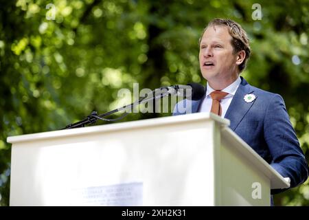 DEN HAAG – Staatssekretär Gijs Tuinman of Defense während der 29. Nationalen Gedenkfeier in Srebrenica am lange Voorhout. Der Völkermord von 1995 in Srebrenica gilt als das schlimmste Kriegsverbrechen in Europa nach dem Zweiten Weltkrieg. ANP ROBIN VAN LONKHUIJSEN niederlande aus - belgien aus Stockfoto