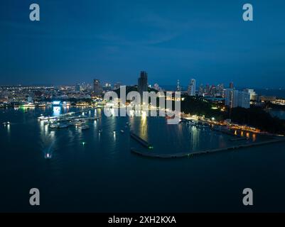 Pattaya, Thailand, Skyline der Stadt und Stadtschild mit Blick aus der Vogelperspektive Stockfoto