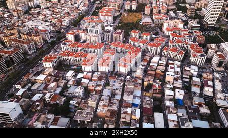 Izmir, Türkei. Juli 2024. Eine Vogelperspektive auf Izmir, eine moderne Metropole mit alten und neuen Gebäuden Credit: İdil Toffolo/Alamy Live News Stockfoto