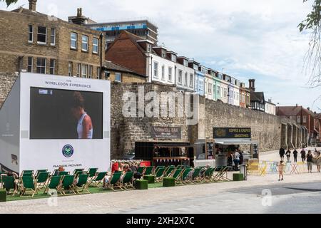 Wimbledon Watch Zone in Westquay, Southampton, Hampshire, England, Großbritannien. Am 11. Juli 2024 gewann Paolini im Halbfinale der Damen gegen Vekic Stockfoto