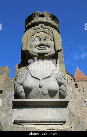 Büste von Lady Carcas am Haupteingang der mittelalterlichen Zitadelle von Carcarcassonne Stockfoto