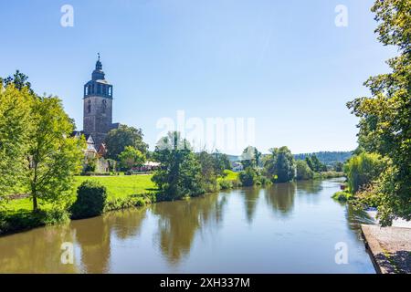 Bad Sooden-Allendorf: fluss Werra, Kirche St. Crucis in Allendorf in Nordhessen, Hessen, Deutschland Stockfoto