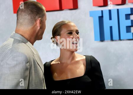 Madrid, Spanien. Juli 2024. Madrid Spanien; 07.11.2024.- Scarlett Johansson und Channing Tatum präsentieren „Fly me to the moon“ bei einem Fotobesuch in Matadero von Madrid. Der spanische Astronaut Pedro Duque begleitet sie. Vermerk: Juan Carlos Rojas/dpa/Alamy Live News Stockfoto