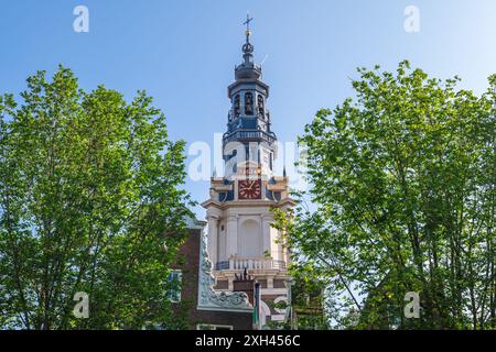 Turm der Zuiderkerk, Südkirche, von der Staalmeestersbrug Brücke in Amsterdam, Niederlande Stockfoto