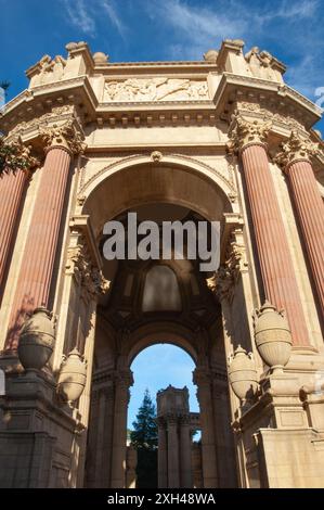 Römisch inspirierte Architektur ziert den Palace of Fine Arts in San Francisco, CA. Stockfoto