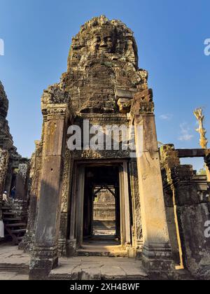 Bayon, der staatliche Tempel des Königs Jayavarman VII. Aus dem späten 12. Jahrhundert, der mitten in Angkor Thom in Kambodscha steht. Stockfoto