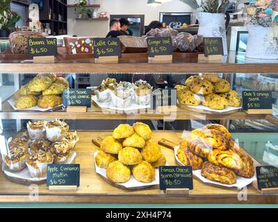 Scones und Kuchen im Café, Centaurus Road, St. Martins, Christchurch (Ōtautahi), Canterbury, Neuseeland Stockfoto