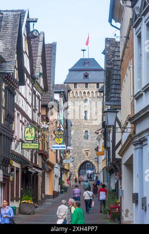 Linz am Rhein: Altstadt, Straße Neustraße, Stadttor Neutor in Rheintal, Rheinland-Pfalz, Rheinland-Pfalz, Deutschland Stockfoto