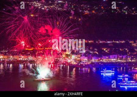 Sankt Goar: Rhein, Mittelrhein, Stadt Sankt Goar, Blick vom Dreiburgenblick, Fahrgastschiffe, Feuerwerk bei „Rhein in Flammen“ (Rhein in Flammen) Stockfoto