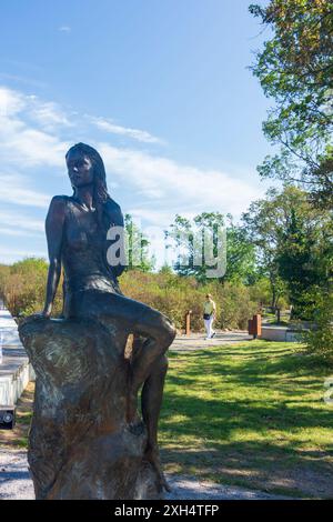 Sankt Goarshausen: „Loreley“ der Künstlerin Valerie Otte auf Rock Loreley in Rheintal, Rheinland-Pfalz, Deutschland Stockfoto