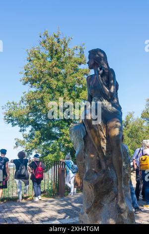 Sankt Goarshausen: „Loreley“ der Künstlerin Valerie Otte auf Rock Loreley in Rheintal, Rheinland-Pfalz, Deutschland Stockfoto