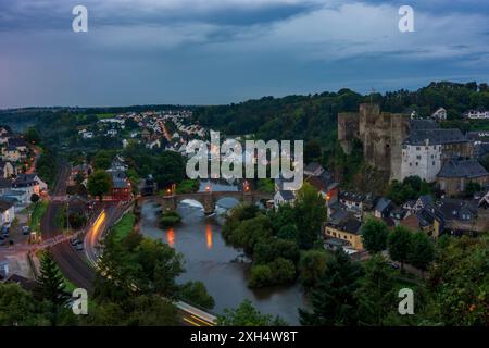 Runkel: Lahn, Schloss Runkel, Brücke Lahnbrücke, Blick von Schadeck in Lahntal, Hessen, Deutschland Stockfoto