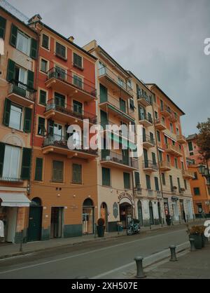 Santa Margherita Ligure , Italien Juni 2024: Schöner Blick auf den Hafen von Santa Margherita Ligure in Italien, Europa. Cinque Terre Nationalpark, Ligurien Stockfoto