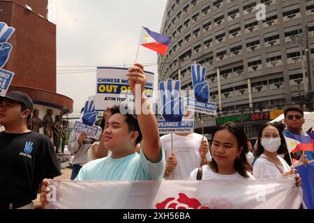 Am 12. Juli 2024 versammelten sich rund 200 Anhänger am Boy Scout Circle in Quezon City, Philippinen, um die Ausrufung des 12. Juli zum West Philippines Sea Day zu fordern. Im Jahr 2016 gewannen die Philippinen eine Klage gegen China vor dem Ständigen Schiedsgericht in den Haag. Das Gericht entschied, dass die Philippinen ausschließliche Souveränitätsrechte über das Westphilippinische Meer haben und erklärte Chinas neun-Punkte-Linie für ungültig. Copyright: XDeoxMontesclarosx Stockfoto