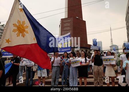 Am 12. Juli 2024 versammelten sich rund 200 Anhänger am Boy Scout Circle in Quezon City, Philippinen, um die Ausrufung des 12. Juli zum West Philippines Sea Day zu fordern. Im Jahr 2016 gewannen die Philippinen eine Klage gegen China vor dem Ständigen Schiedsgericht in den Haag. Das Gericht entschied, dass die Philippinen ausschließliche Souveränitätsrechte über das Westphilippinische Meer haben und erklärte Chinas neun-Punkte-Linie für ungültig. Copyright: XDeoxMontesclarosx Stockfoto