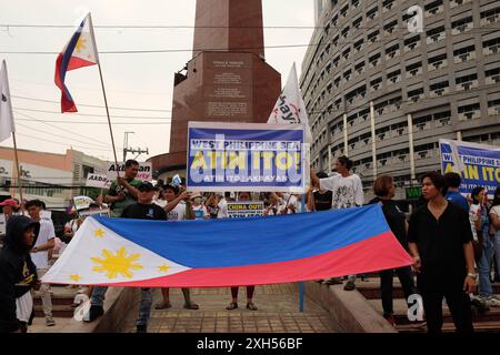 Am 12. Juli 2024 versammelten sich rund 200 Anhänger am Boy Scout Circle in Quezon City, Philippinen, um die Ausrufung des 12. Juli zum West Philippines Sea Day zu fordern. Im Jahr 2016 gewannen die Philippinen eine Klage gegen China vor dem Ständigen Schiedsgericht in den Haag. Das Gericht entschied, dass die Philippinen ausschließliche Souveränitätsrechte über das Westphilippinische Meer haben und erklärte Chinas neun-Punkte-Linie für ungültig. Copyright: XDeoxMontesclarosx Stockfoto