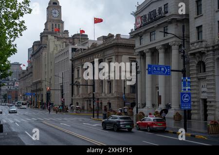 Shanghai, China, 05. Juni 2024: Blick auf den Bund shanghai. Der Bund ist Shanghais berühmteste Sehenswürdigkeit und ein berühmtes Touristenziel Stockfoto