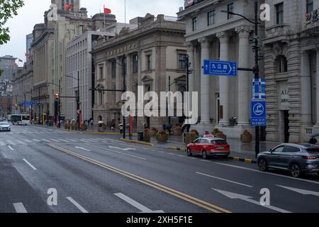 Shanghai, China, 05. Juni 2024: Blick auf den Bund shanghai. Der Bund ist Shanghais berühmteste Sehenswürdigkeit und ein berühmtes Touristenziel Stockfoto