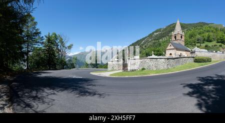 Die berühmte niederländische Ecke vom Alpe d'Huez Aufstieg, die beim Tour de France Radrennen verwendet wurde, gesehen an einem ruhigen Tag! Stockfoto