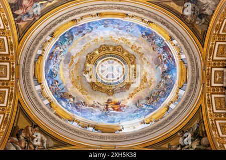 Vatikan, päpstliche Basilika St. Peter im Inneren, Kapelle St. Sebastian - Vestibül Kuppelmosaik mit dem ewigen Vater und dem Lamm und dem Prozessio Stockfoto