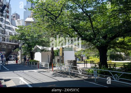 Öffentliche Toilette von Fumihiko Maki im Ebisu Park East in Tokio Japan - Teil des Tokio Toilet Project Stockfoto