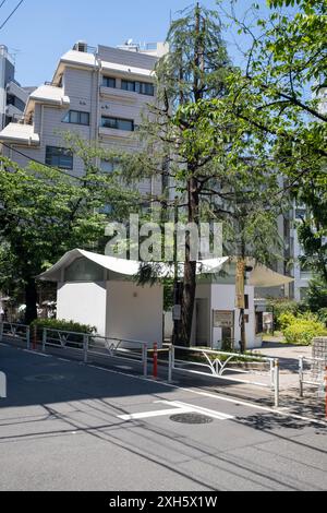 Öffentliche Toilette von Fumihiko Maki im Ebisu Park East in Tokio Japan - Teil des Tokio Toilet Project Stockfoto