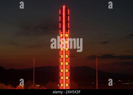 Das höchste Thermometer der Welt, Donnerstag, 11. Juli 2024, in Baker, Kalif. Stockfoto