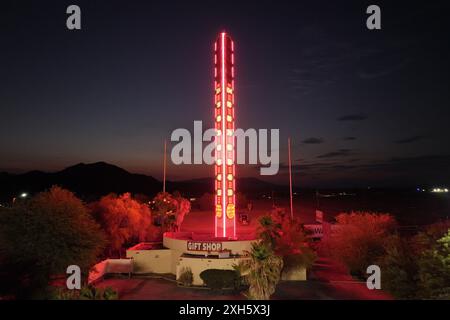 Das höchste Thermometer der Welt, Donnerstag, 11. Juli 2024, in Baker, Kalif. Stockfoto