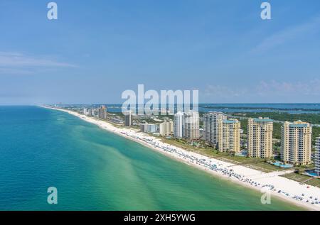 Blick aus der Vogelperspektive auf den Strand von Perdido Key, Florida im Juli Stockfoto
